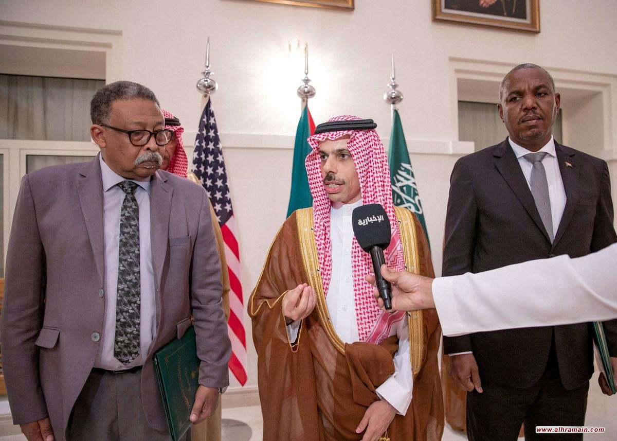 السعودية تنشط دبلوماسيتها لاحتواء التصعيد في السودان